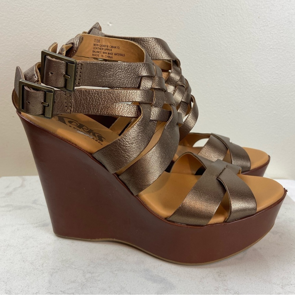 Kork-Ease Y2K Metallic Bronze Leather Wedge Sandals - Picture 4 of 10